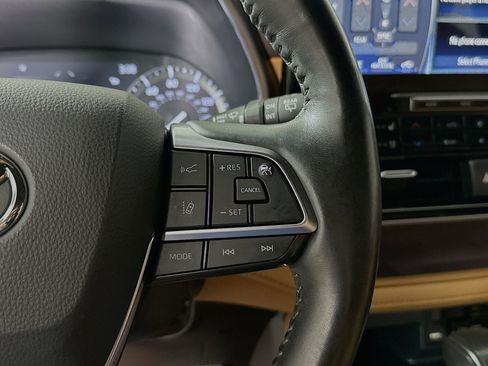 Used 2021 Toyota Highlander Platinum FWD image 16