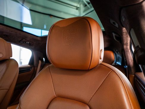 Used 2023 Porsche Cayenne GTS image 39