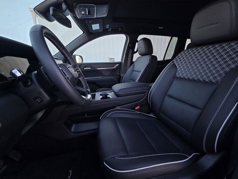 Used 2025 GMC Acadia Denali image 24