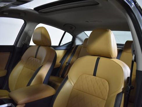 Used 2023 Nissan Sentra SV w/ SV Premium Package FWD image 10