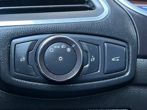 Used 2018 Ford Edge Titanium FWD image 30