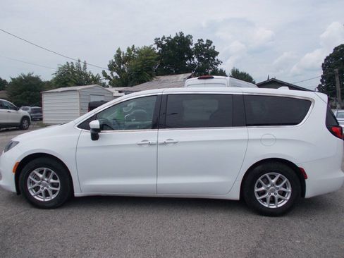 Used 2017 Chrysler Pacifica Touring FWD image 20