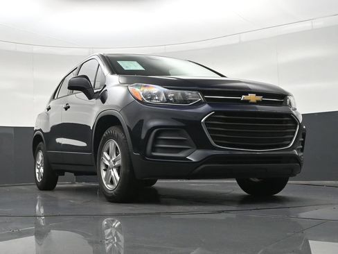 Used 2022 Chevrolet Trax LS AWD/4WD image 29