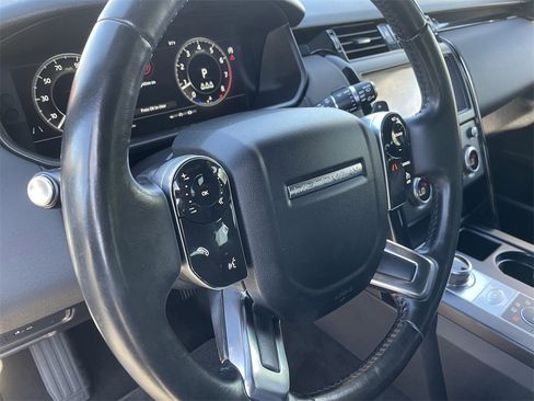 Used 2019 Land Rover Discovery SE image 20