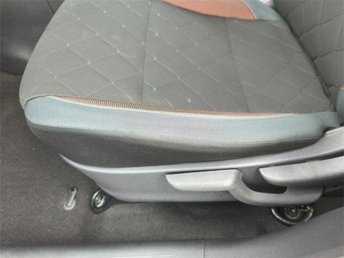 Certified 2020 Nissan Kicks SR image 23