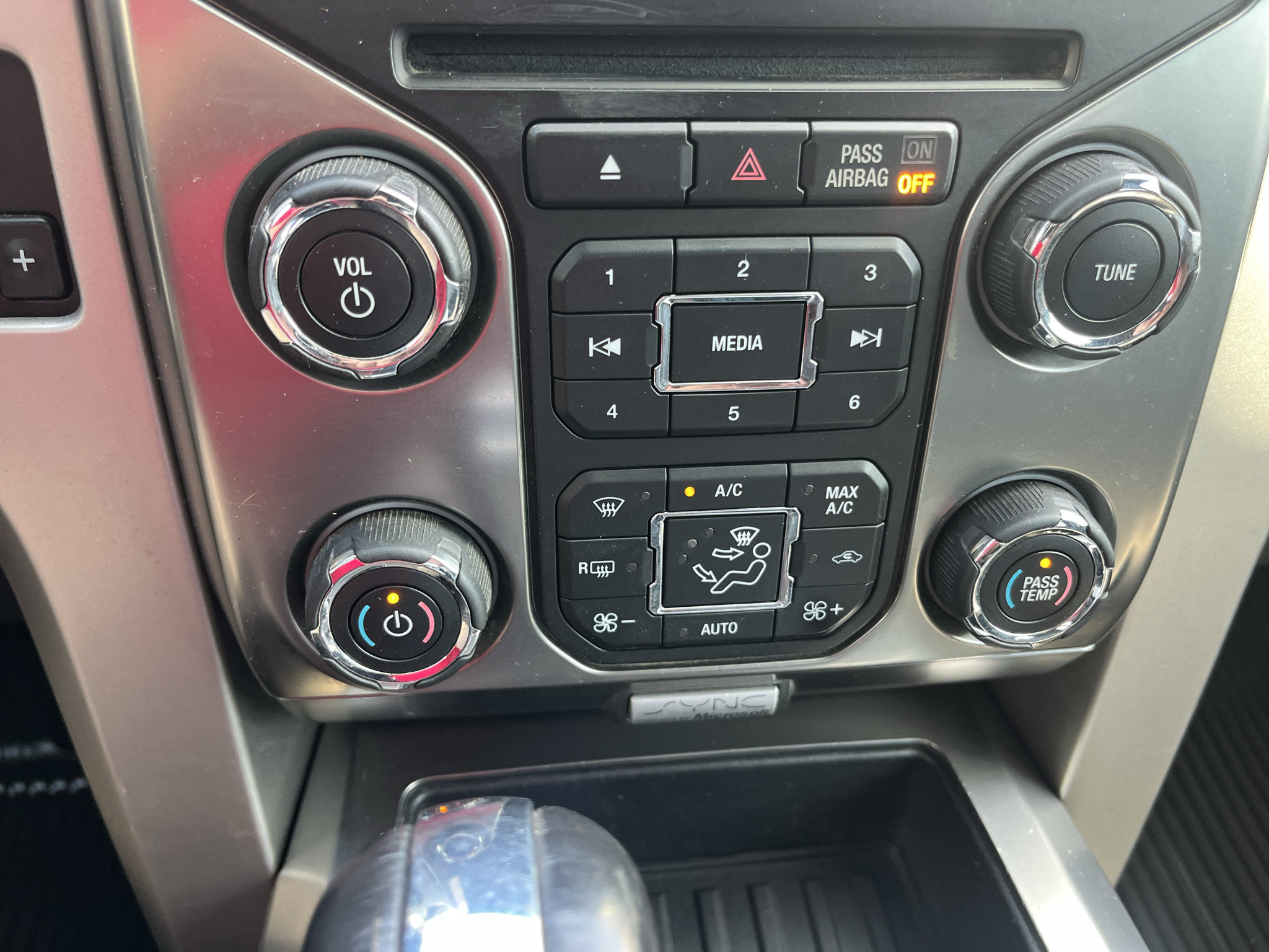 Used 2014 Ford F150 FX4 w/ Equipment Group 402A Luxury AWD/4WD image 10