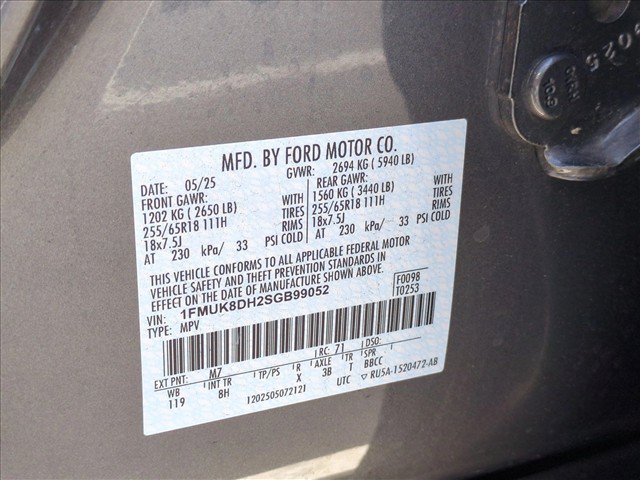 Used 2025 Ford Explorer Active AWD/4WD image 25