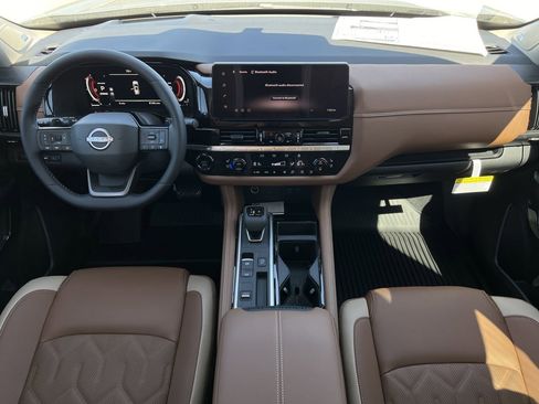 New 2026 Nissan Pathfinder Platinum FWD image 8
