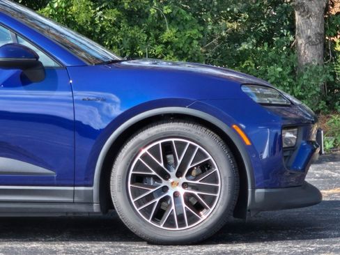 Used 2025 Porsche Macan Electric image 13