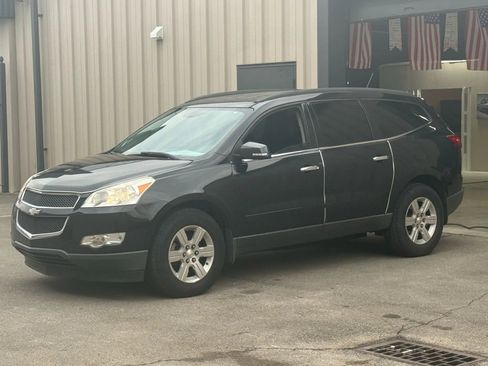 Used 2011 Chevrolet Traverse LT image 3