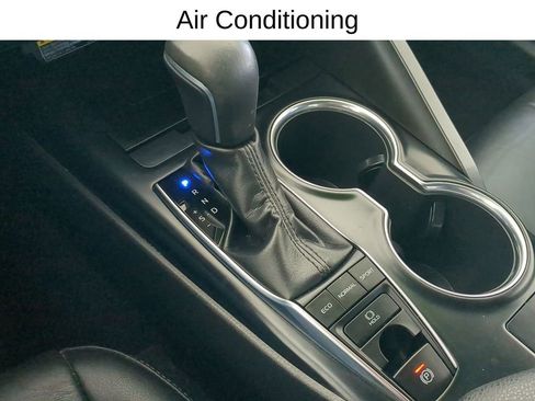 Used 2019 Toyota Camry XSE image 19