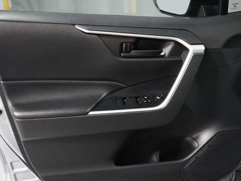 Certified 2022 Toyota RAV4 LE image 27