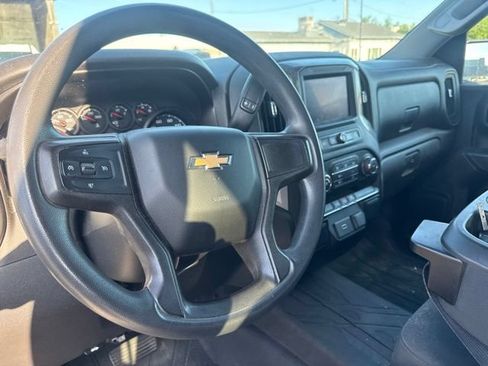 Used 2020 Chevrolet Silverado 1500 Custom w/ Custom Value Package AWD/4WD image 9