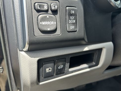Used 2020 Toyota Sequoia Limited w/ Safety & Convenience Package AWD/4WD image 15