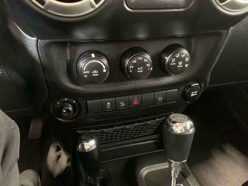 Used 2016 Jeep Wrangler Unlimited Sahara w/ Connectivity Group image 33