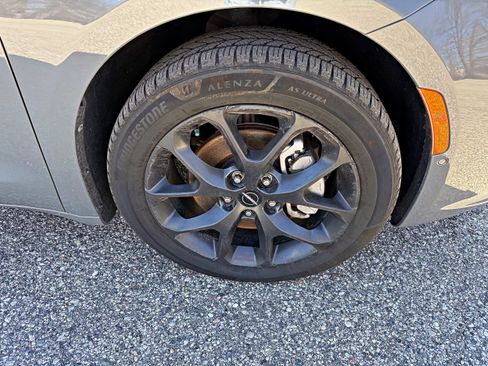 Used 2021 Chrysler Pacifica Touring-L w/ Uconnect Theater Family Group image 11