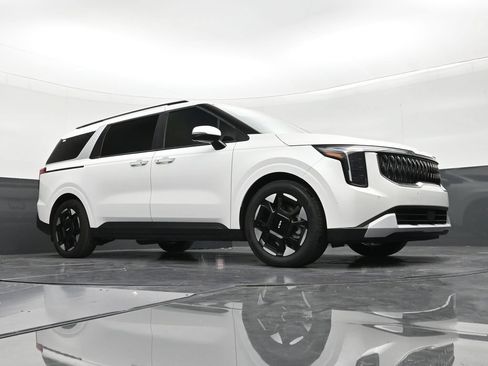Used 2025 Kia Carnival EX FWD image 26