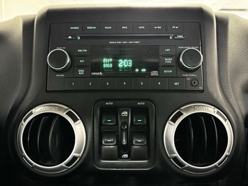 Used 2014 Jeep Wrangler Unlimited Rubicon w/ Max Tow Package AWD/4WD image 16