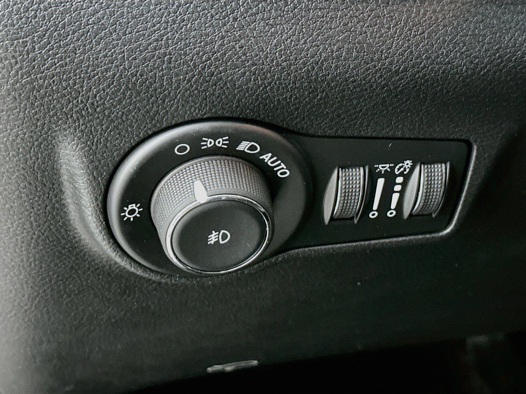 Used 2025 Jeep Compass Limited AWD/4WD image 17