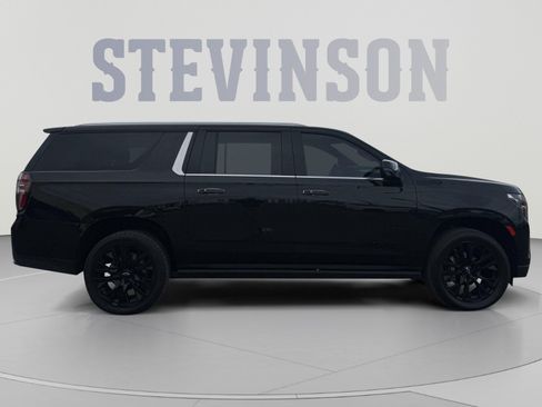 Used 2022 Chevrolet Suburban High Country AWD/4WD image 6