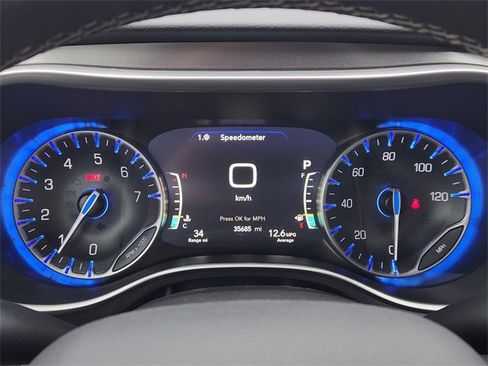 Used 2024 Chrysler Pacifica Touring-L image 15