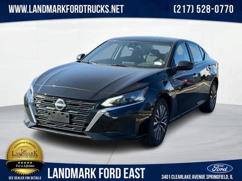 Used 2025 Nissan Altima 2.5 SV image 1