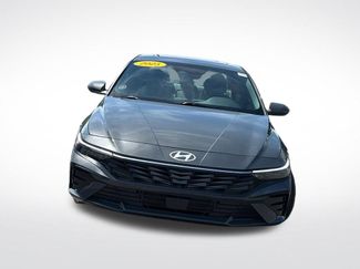 Used 2025 Hyundai Elantra Limited FWD video 2