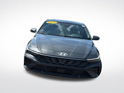 Used 2025 Hyundai Elantra Limited FWD image 2