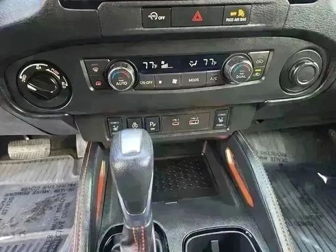 Used 2024 Nissan Frontier PRO-4X w/ Pro Convenience Package image 16