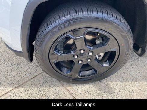 Used 2019 Jeep Grand Cherokee Laredo image 17