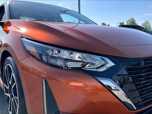 Used 2025 Nissan Sentra SR w/ SR Premium Package FWD image 30