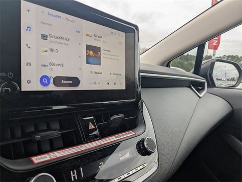 Used 2025 Toyota Corolla LE image 28