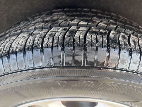 Used 2024 Chrysler Pacifica Touring-L image 40