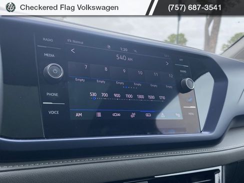 Used 2024 Volkswagen Taos SE image 38