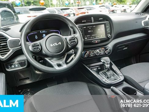 Used 2025 Kia Soul LX w/ LX Technology Package FWD image 27
