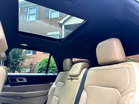 Used 2017 Ford Explorer Limited image 21