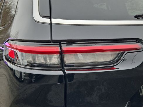 Used 2023 Jeep Grand Cherokee L Overland w/ Advanced Protech Group III image 10