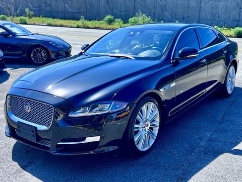 Used 2018 Jaguar XJ L Supercharged image 9