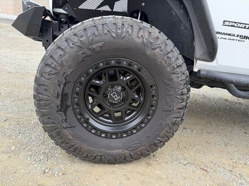 Used 2018 Jeep Wrangler Unlimited Sport S image 9