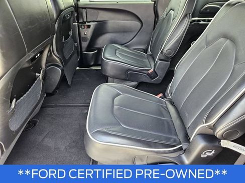 Used 2025 Chrysler Pacifica Limited FWD image 24