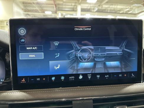 Used 2023 Lincoln Corsair Reserve w/ Equipment Group 201A image 17