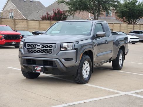 Used 2024 Nissan Frontier SV w/ Tow Package RWD image 11