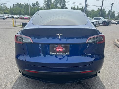 Used 2024 Tesla Model Y Long Range AWD/4WD image 4