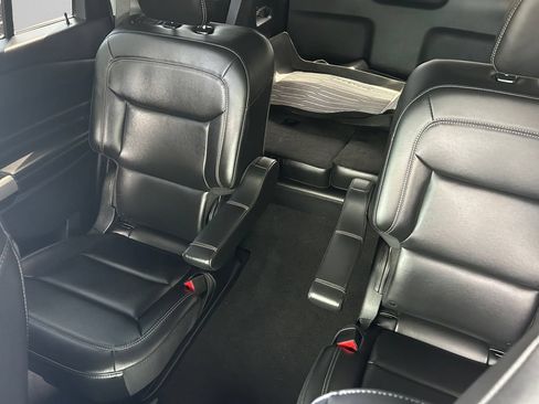 Used 2024 Ford Explorer XLT w/ Equipment Group 202A AWD/4WD image 23