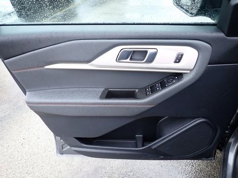 Used 2025 Ford Explorer Active image 19