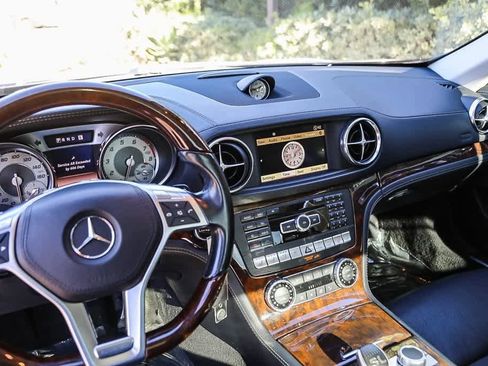 Used 2013 Mercedes-Benz SL 550 image 11