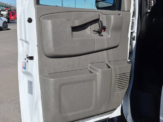 Used 2025 GMC Savana 2500 w/ Driver Convenience Package RWD image 6