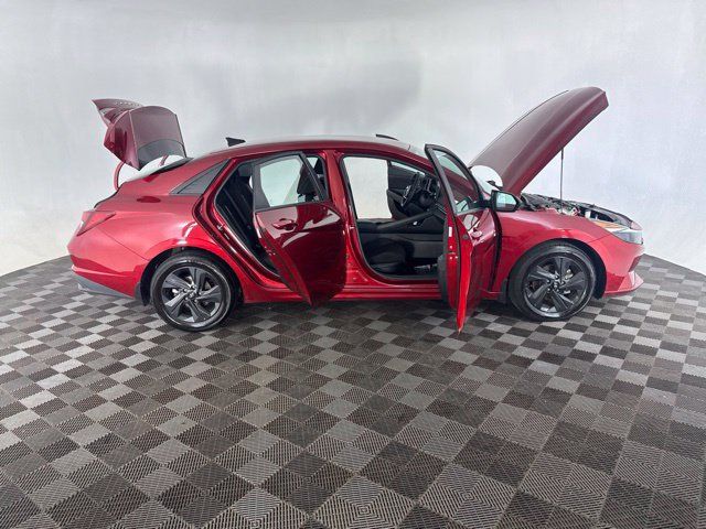 Used 2023 Hyundai Elantra SEL w/ Winter Weather Package FWD image 15