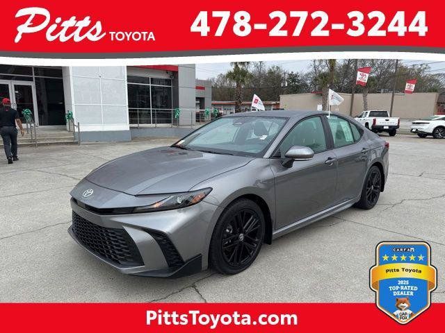 Used 2025 Toyota Camry SE FWD image 1