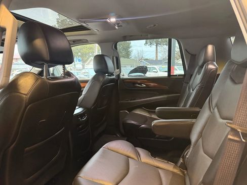Used 2016 Cadillac Escalade Premium image 19